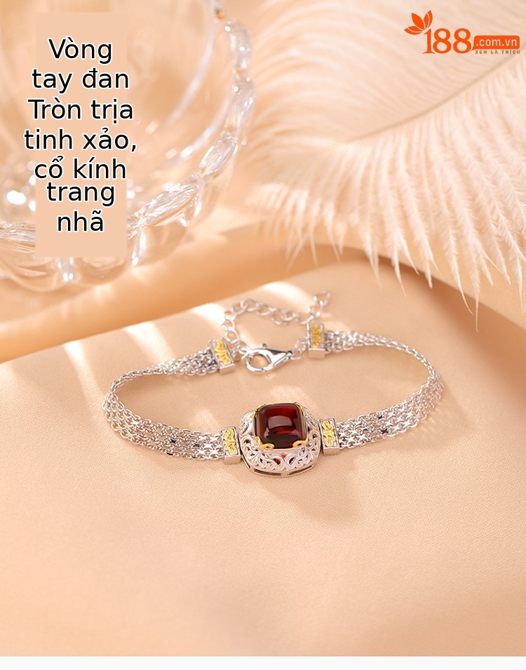 Dây chuyền bạc S925 mạ vàng họa tiết hoa văn rỗng hình vuông phong cách cổ điển — Một chiếc chi tiết 1