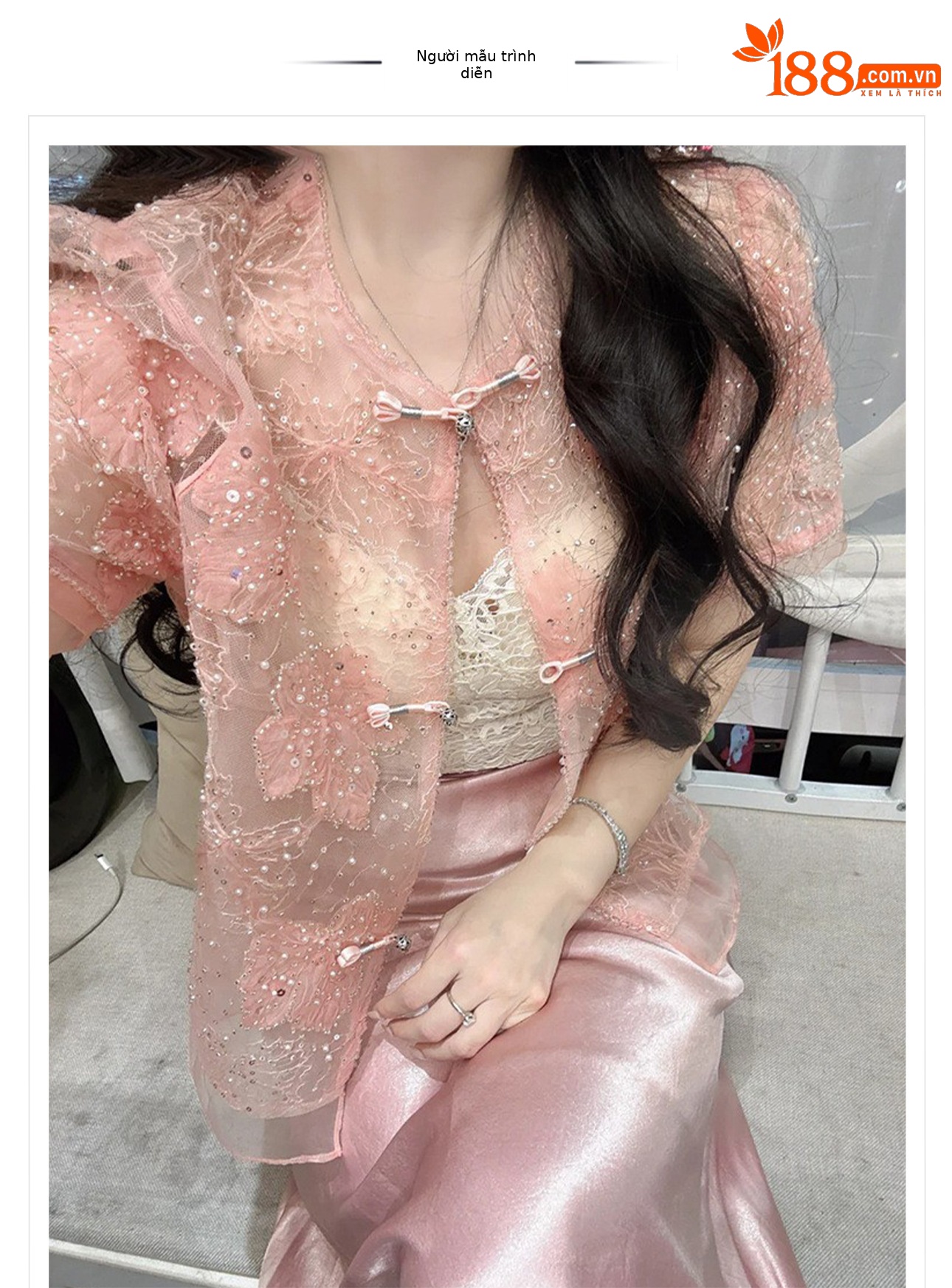 Áo thêu hoa acetate phong cách Trung Quốc mới mùa hè 2026, đính sequin và hạt cườm nặng — Áo màu hồng chi tiết 1