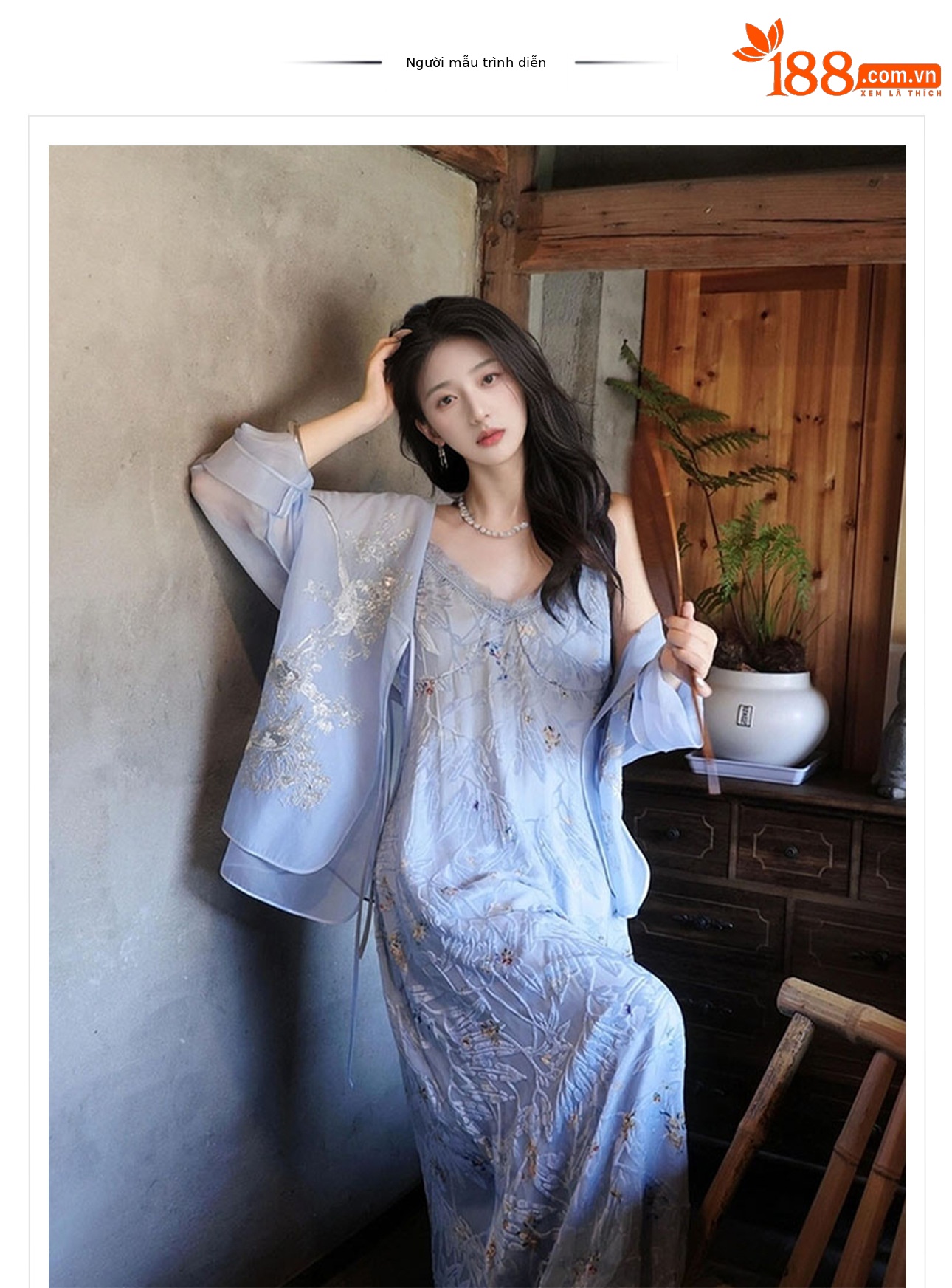 Bộ váy áo sơ mi lụa tơ tằm in họa tiết vintage cao cấp phong cách tiểu thư — váy treo màu xanh, Áo màu xanh lam chi tiết 1