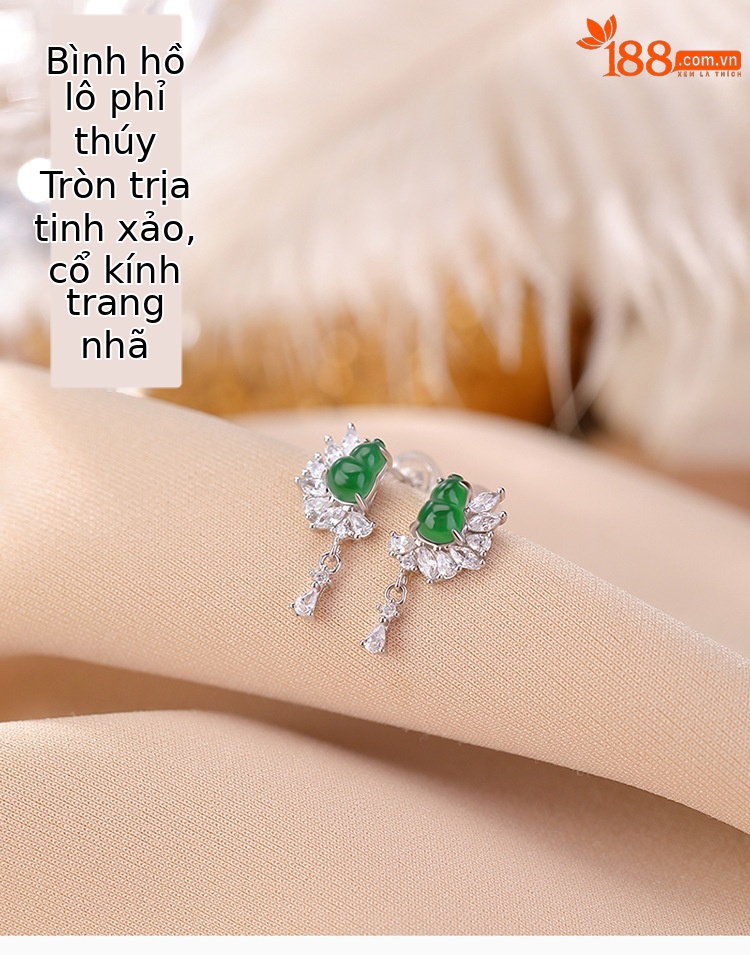 Bông tai bạc S925 đính đá ngọc lục bảo hình lưỡi liềm phong cách cá tính — Một cặp chi tiết 1