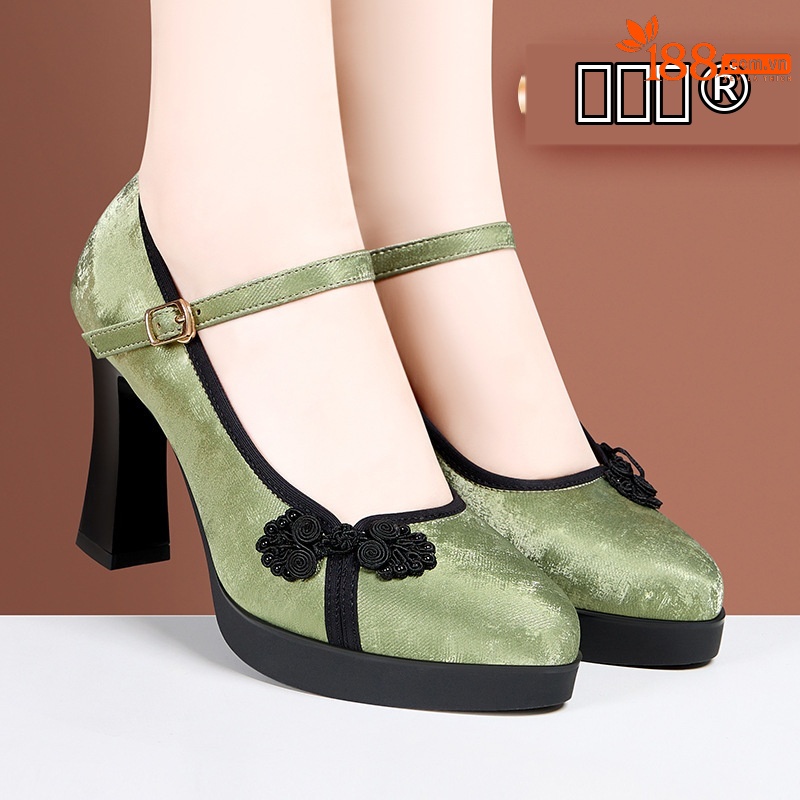Giày cao gót nữ mũi nhọn phong cách cổ điển Trung Hoa, gót 5–11 cm, phù hợp mặc cùng sườn xám hoặc váy dài — Trắng be 5cm, Màu trắng nhạt 7cm, Màu đen 11cm, Xanh 7cm