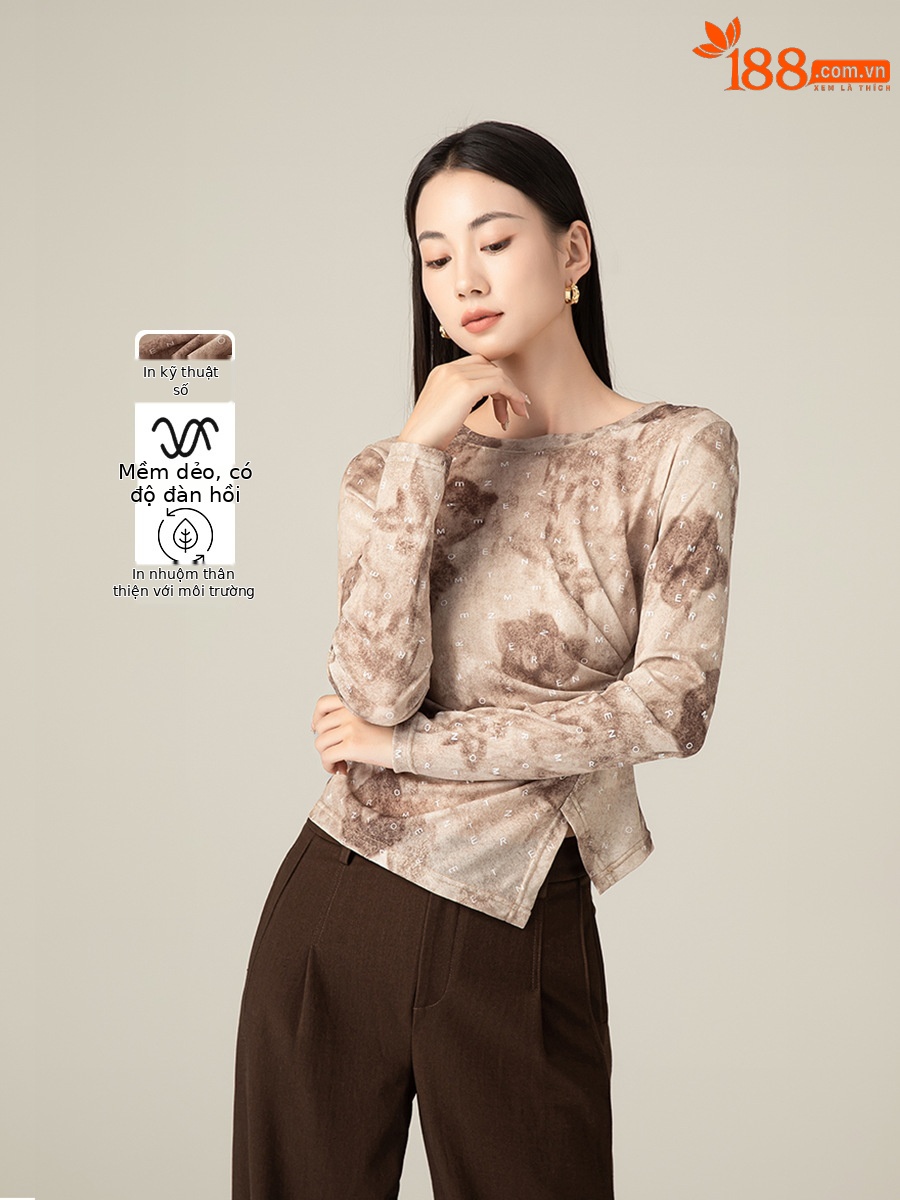 Áo thun dài tay nữ in họa tiết kỹ thuật số không đều, thiết kế xẻ tà ôm sát — Vỏ Trái Cây Nâu
