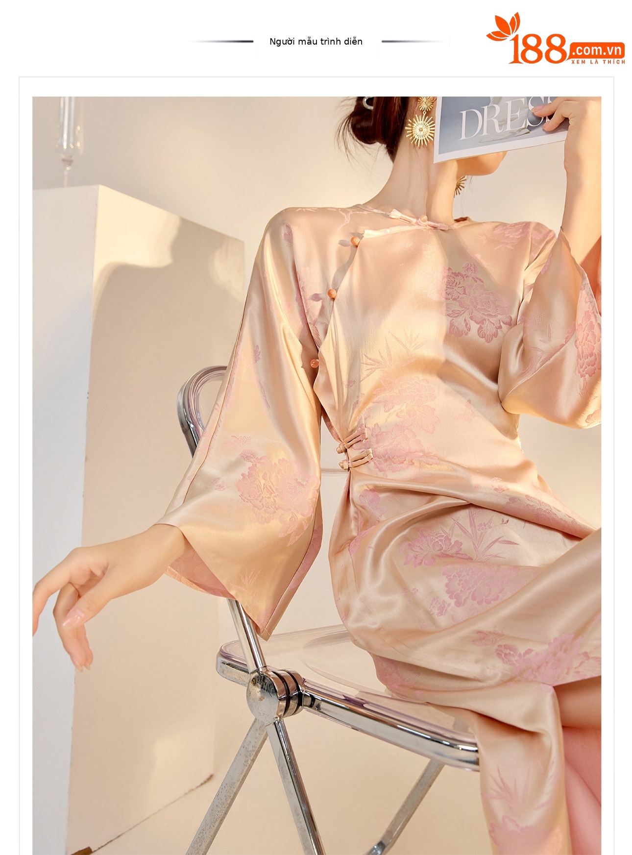 Đầm sườn xám ôm body dáng dài in họa tiết phong cách dân tộc Trung Quốc, thiết kế xẻ tà, mẫu mới 2026 — Màu hồng chi tiết 1