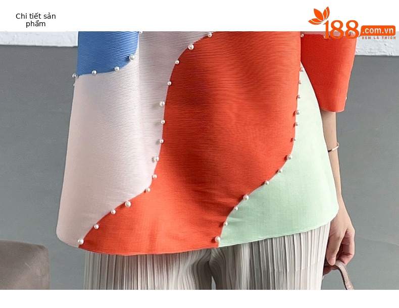 Áo thun nữ cổ tròn xếp ly in họa tiết cầu vồng, đính hạt, dáng rộng — Màu xanh lam chi tiết 4