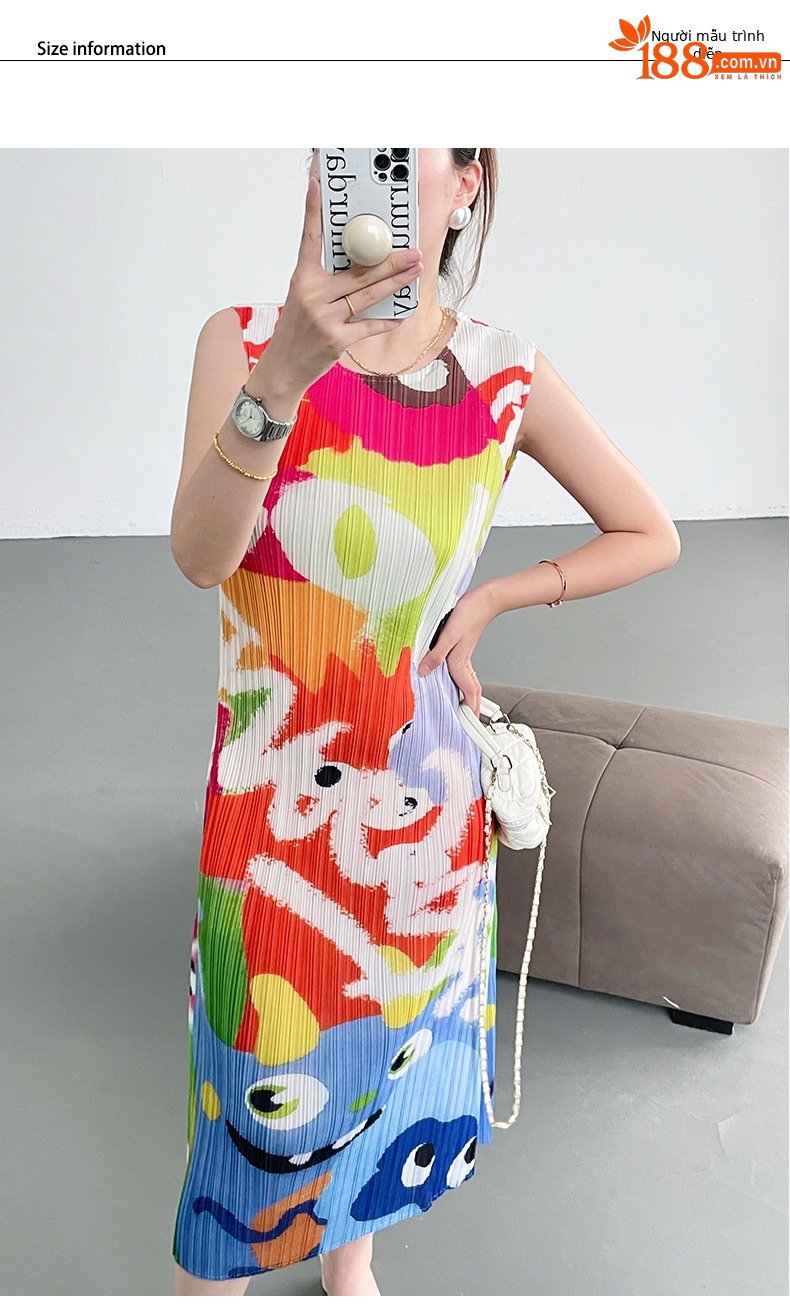Đầm maxi xếp ly in hoa không tay cổ tròn phong cách Miyake đi biển nghỉ dưỡng — Màu đen chi tiết 5