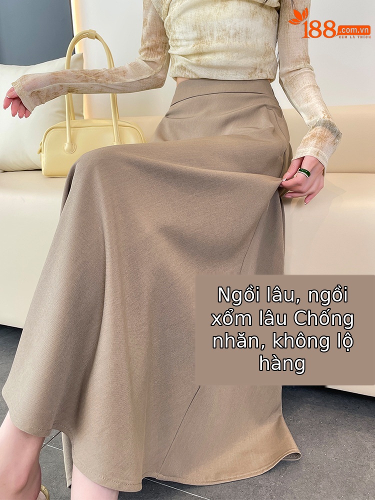 Chân váy chữ A nữ cạp cao dáng dài, thiết kế xếp ly mềm mại, hiệu ứng thon gọn — màu đen