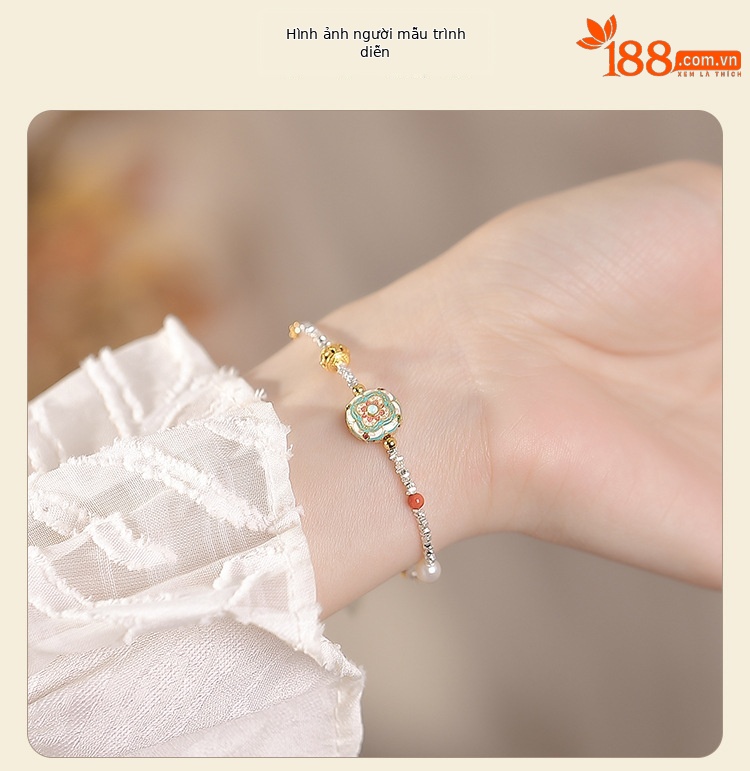Vòng tay bạc S925 mạ vàng đính ngọc trai men xanh họa tiết hoa dại cao cấp — một mảnh chi tiết 6
