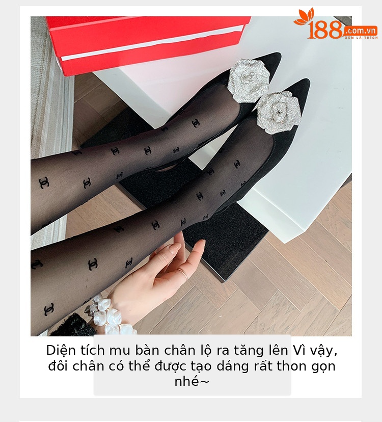 Sandal nữ mũi nhọn quai sau gót thấp da bò hoa nổi — đen, bạc chi tiết 7