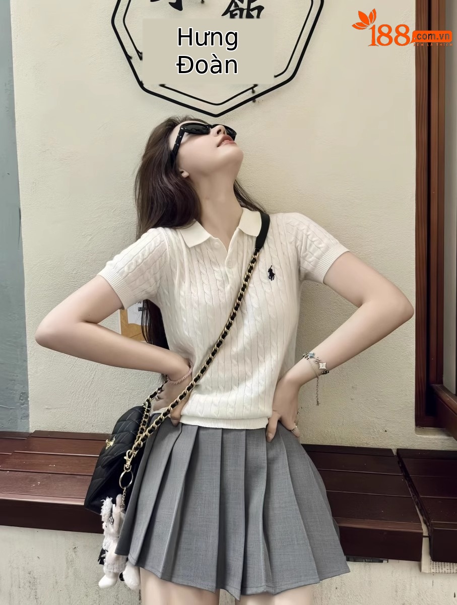 Màu trắng (tay áo ngắn cổ polo thêu ngựa)
