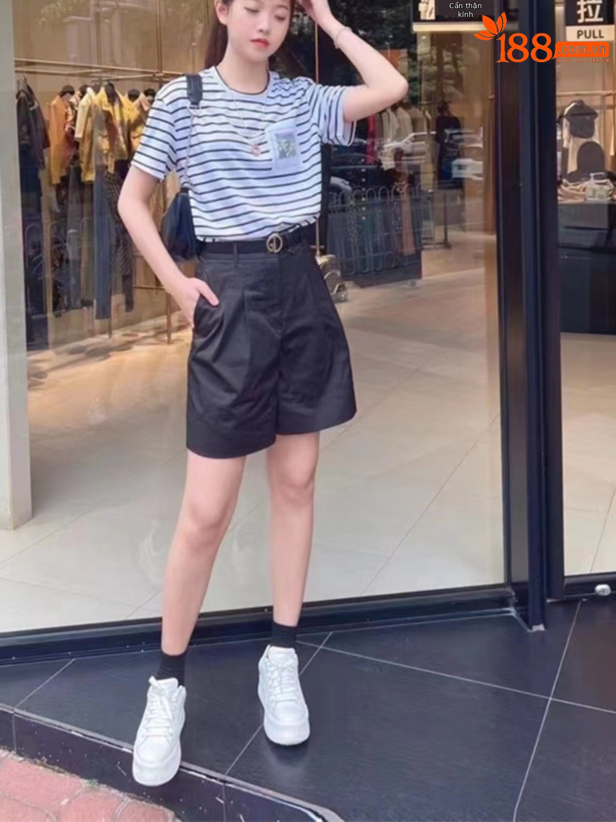 Quần short nữ cạp cao ống rộng dáng suông chất vải mỏng mùa hè — Màu đen