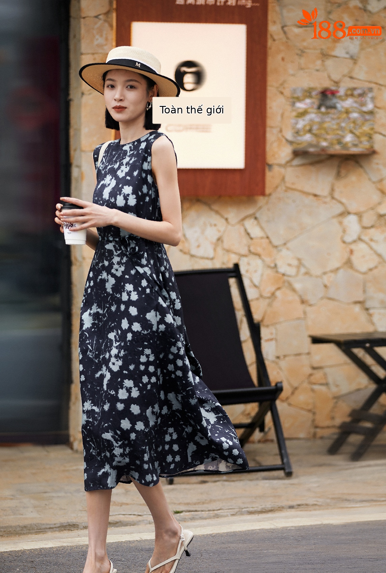 Đầm maxi nữ thắt eo không tay in hoa lụa tơ tằm — Màu xanh đậm chi tiết 2