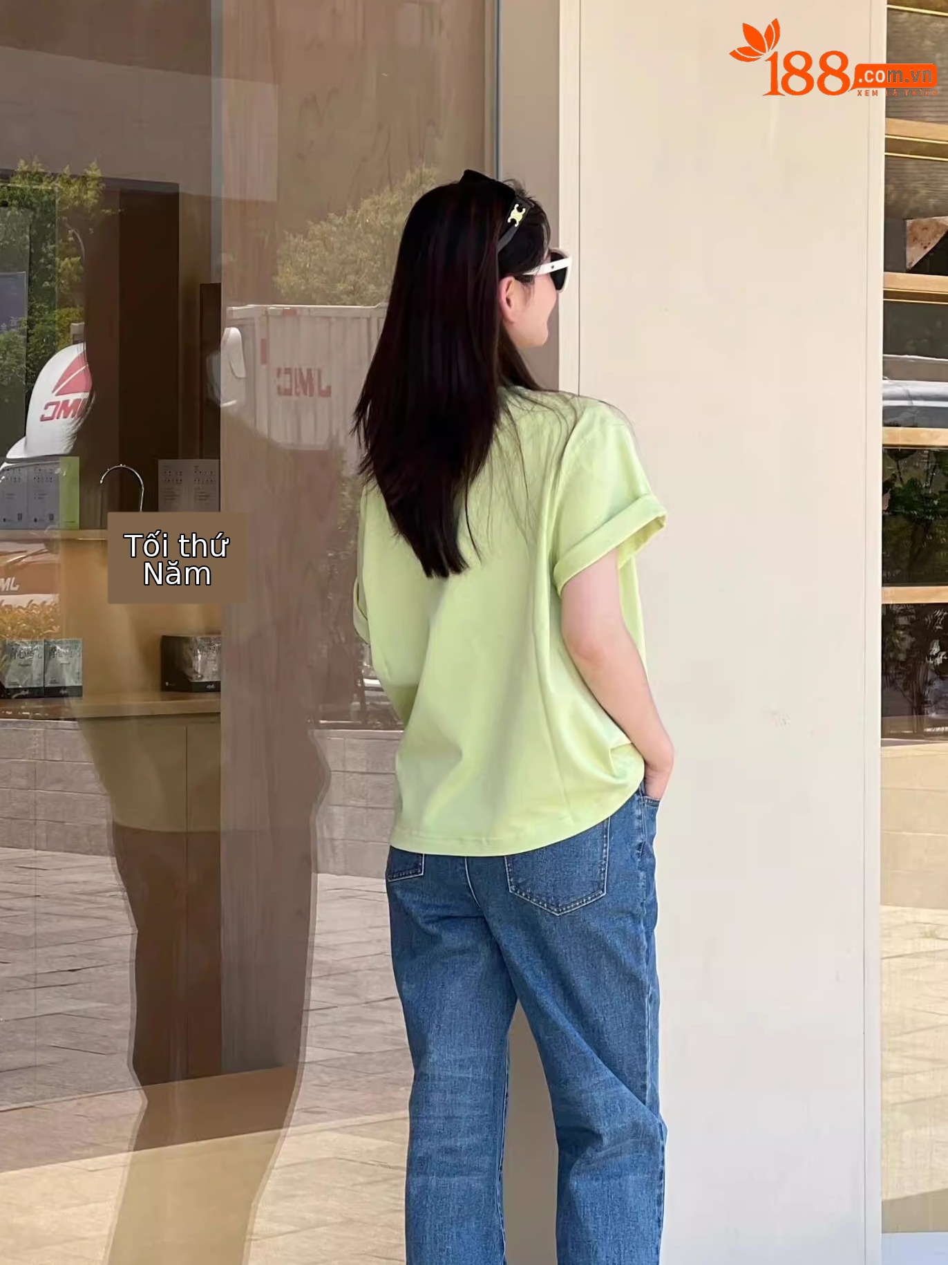 Áo thun nữ cổ tròn thêu tay ngắn phong cách thời trang — màu xanh nhạt