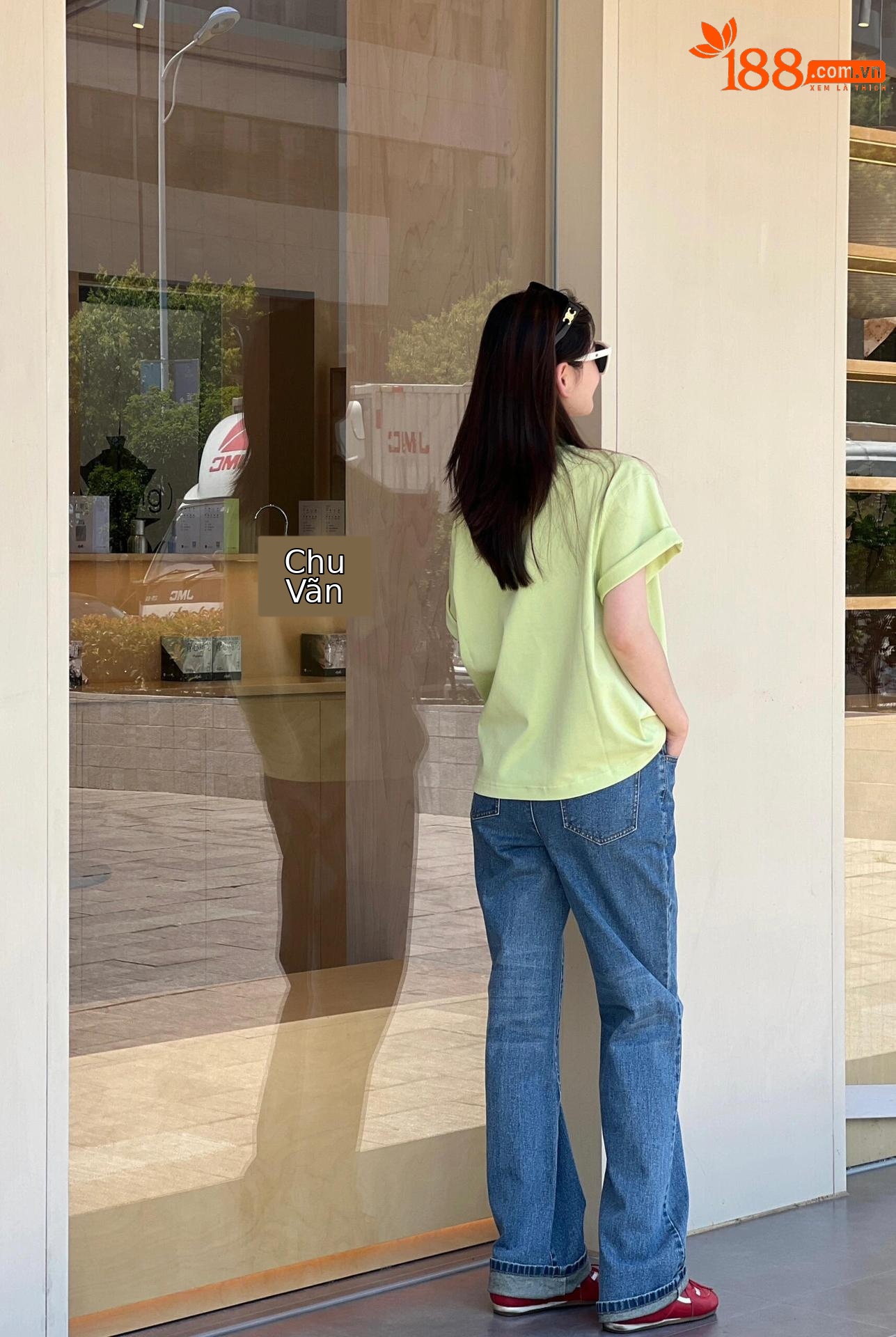 Áo thun nữ cổ tròn thêu tay ngắn phong cách thời trang — màu xanh nhạt chi tiết 1