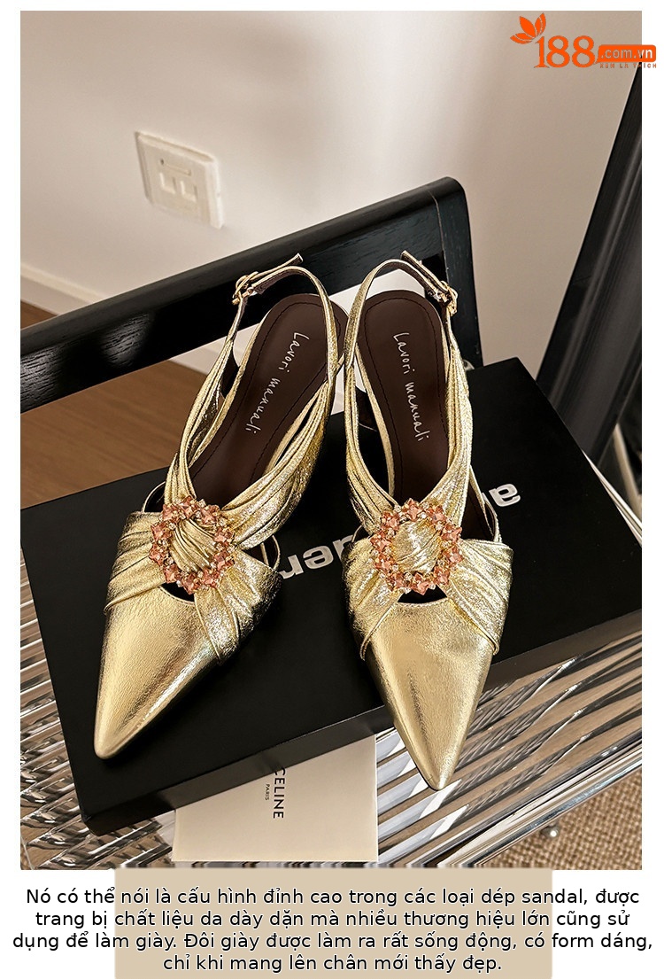 Sandal nữ mũi nhọn đính đá, quai sau có khóa, gót không đều, da thật — vàng, bạc chi tiết 5