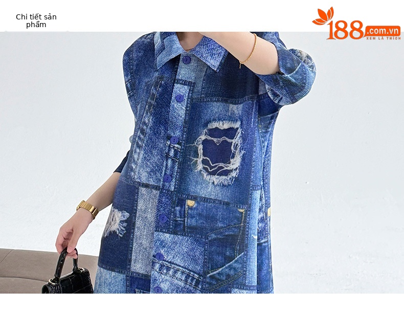 Váy liền thân denim in họa tiết, dáng suông cổ trụ, dài trung bình — Màu xanh lam chi tiết 4