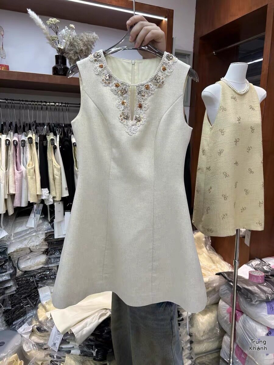 Đầm maxi nữ thắt eo dáng chữ A cổ tròn không tay họa tiết thêu hoa — Trường An chi tiết 4