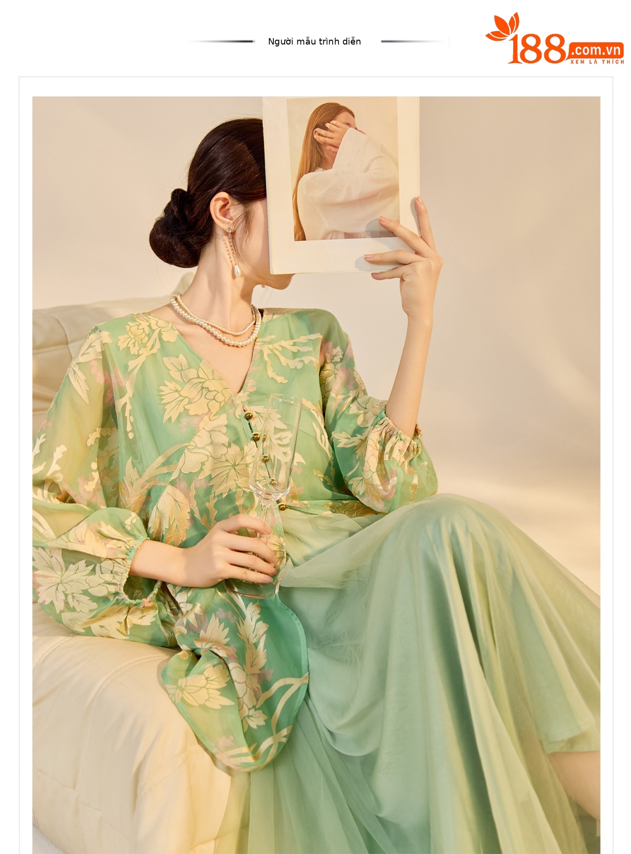 Đầm maxi nữ phong cách Trung Hoa cao cấp, tay dài, cổ cao, họa tiết in hoa cháy kết hợp ghép vải — bầu trời xanh, Màu trắng nhạt chi tiết 1