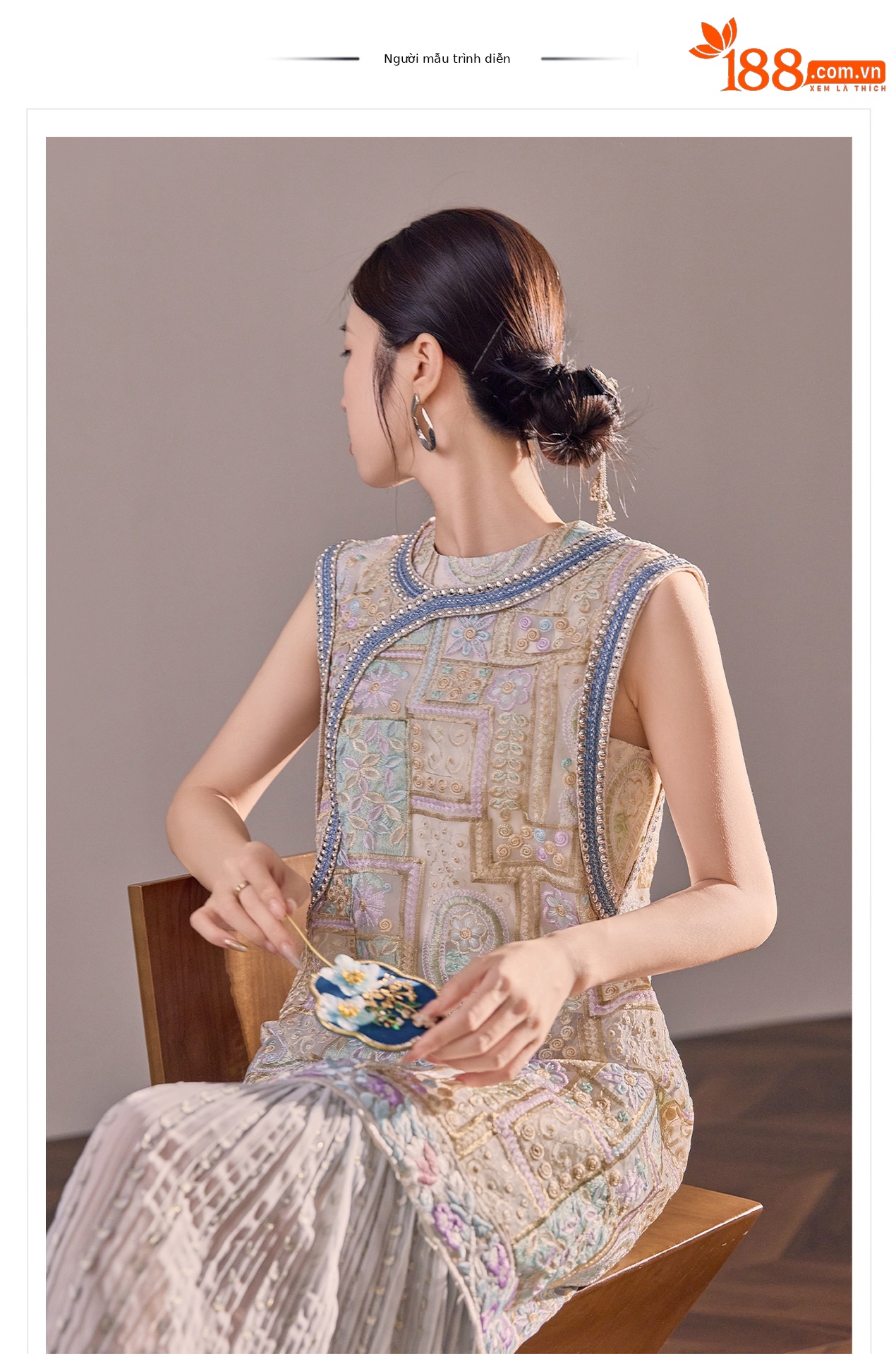 Đầm maxi nữ thêu tay phong cách Trung Hoa mới, tay ngắn, cổ tròn, chân váy dài có thể tháo rời — Màu xanh mơ chi tiết 1