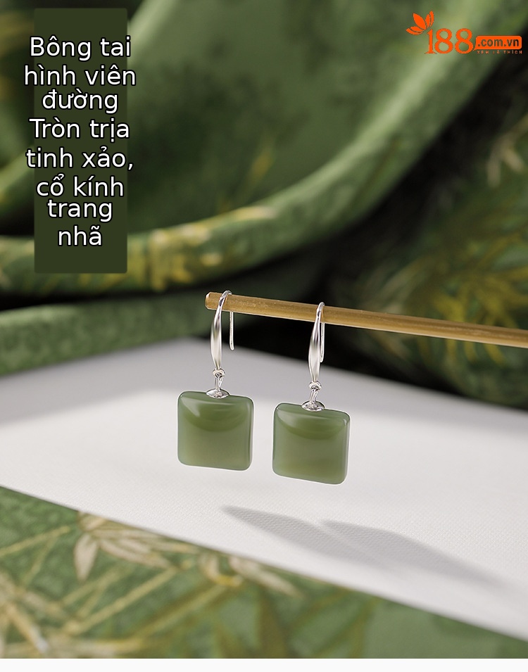 Bông tai bạc S925 đính ngọc Hetian xanh hình học vuông thanh lịch — một cặp chi tiết 2