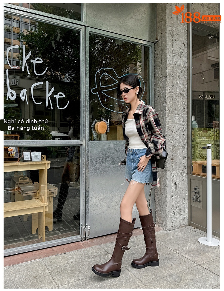 Boot nữ mũi tròn cao gót đế dày phong cách hiệp sĩ có khóa thắt lưng — Lớp lót nhung đen chi tiết 10