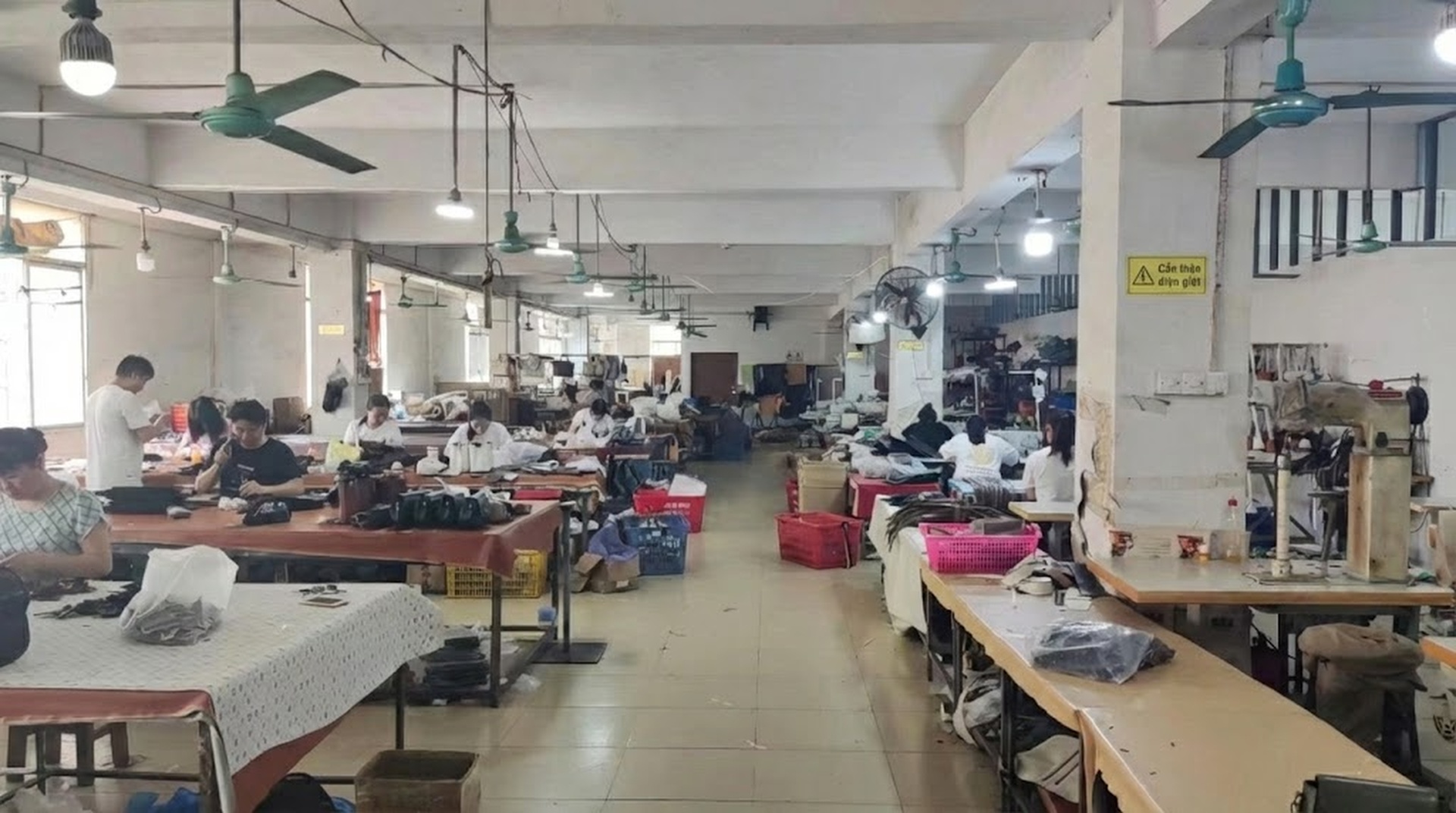 Túi Đeo Chéo Nam Da Thật Cao Cấp, Chống Nước, Thời Trang, Đa Năng Màu Đen chi tiết 2