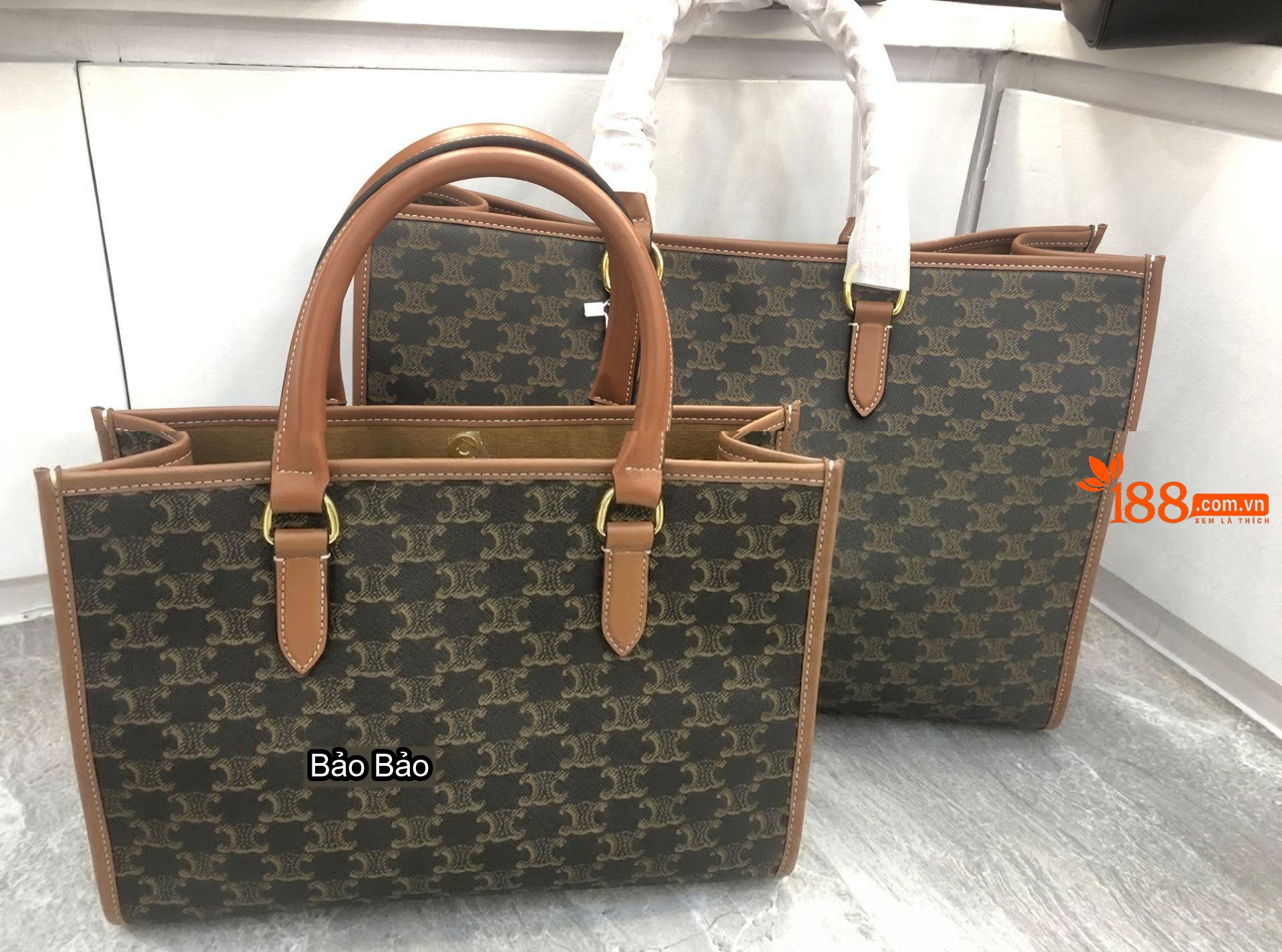 Túi Tote Nữ Da Bò Họa Tiết Triumph Monogram Lớn Đựng Tài Liệu Phong Cách Công Sở chi tiết 4