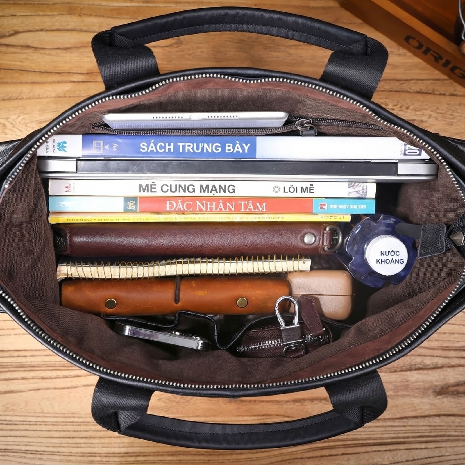Túi Xách Tay Nam Da Bò Thiết Kế Độc Đáo Đựng Laptop Có Dây Đeo Chéo Màu Đen