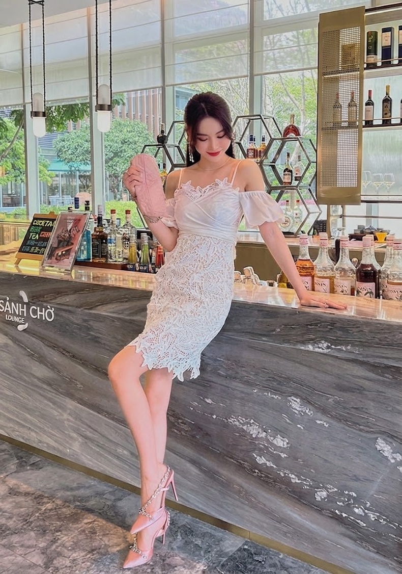 Váy liền thân Nữ Tay Lỡ Hở Vai Ren Hoa Nổi Phong Cách Tiểu Thư Màu Trắng chi tiết 5