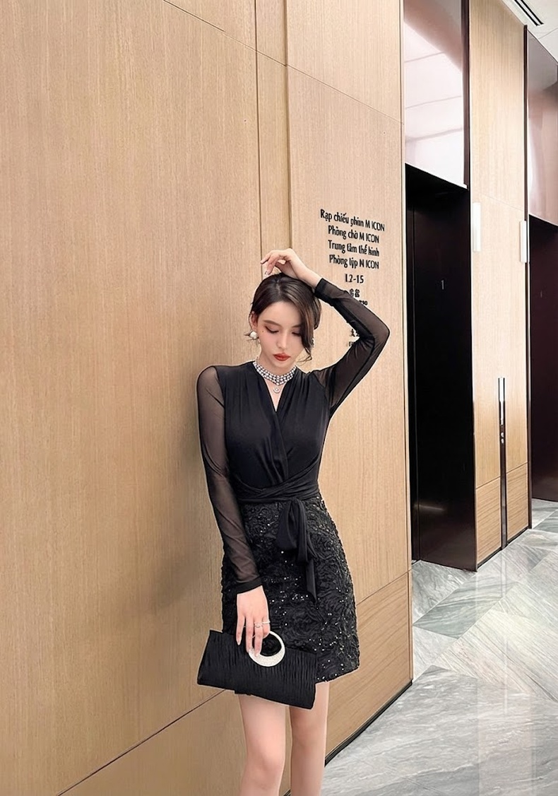 Váy Ôm Body Nữ Cổ chữ V Lưới Tay Dài Đính Hoa 3D Lấp Lánh Màu Đen chi tiết 16